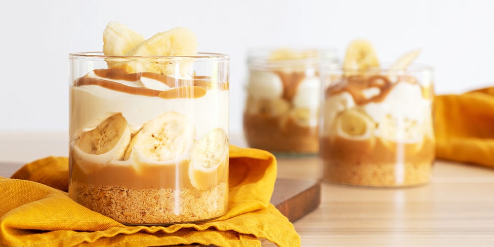 Layered Banoffee Pie with Caramel Topping Sauce
