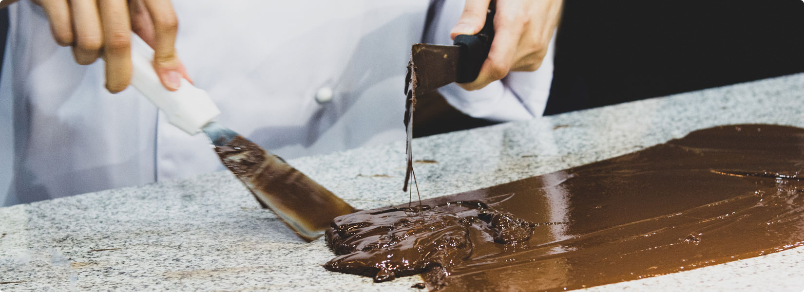 How to temper chocolate for chocolate fondue and chocolate dipped strawberries